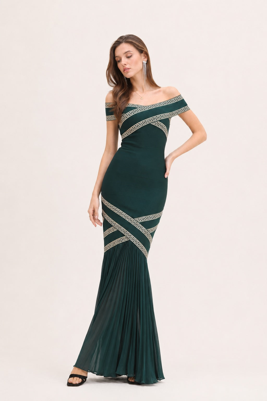 Robe longue sirène à épaules dénudées avec bandes croisées décoratives, robe bandage verte de la marque Dressie Dress.