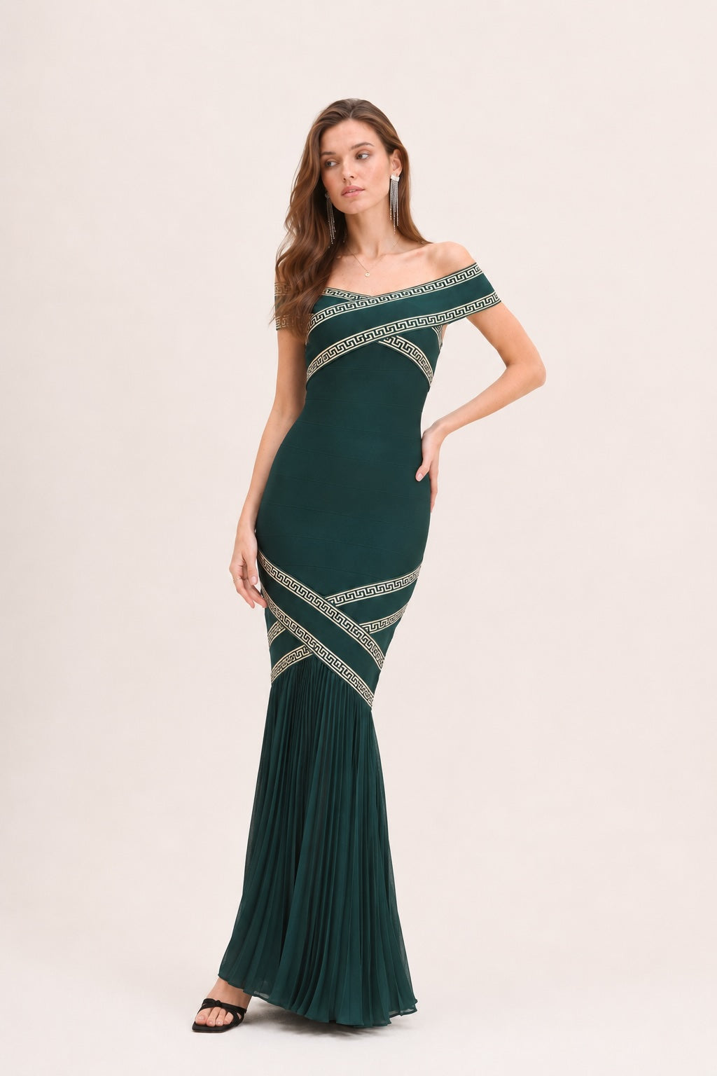 Robe bandage longue sirène à épaules dénudées avec bandes croisées décoratives, robe élégante de marque Dressie Dress en vert