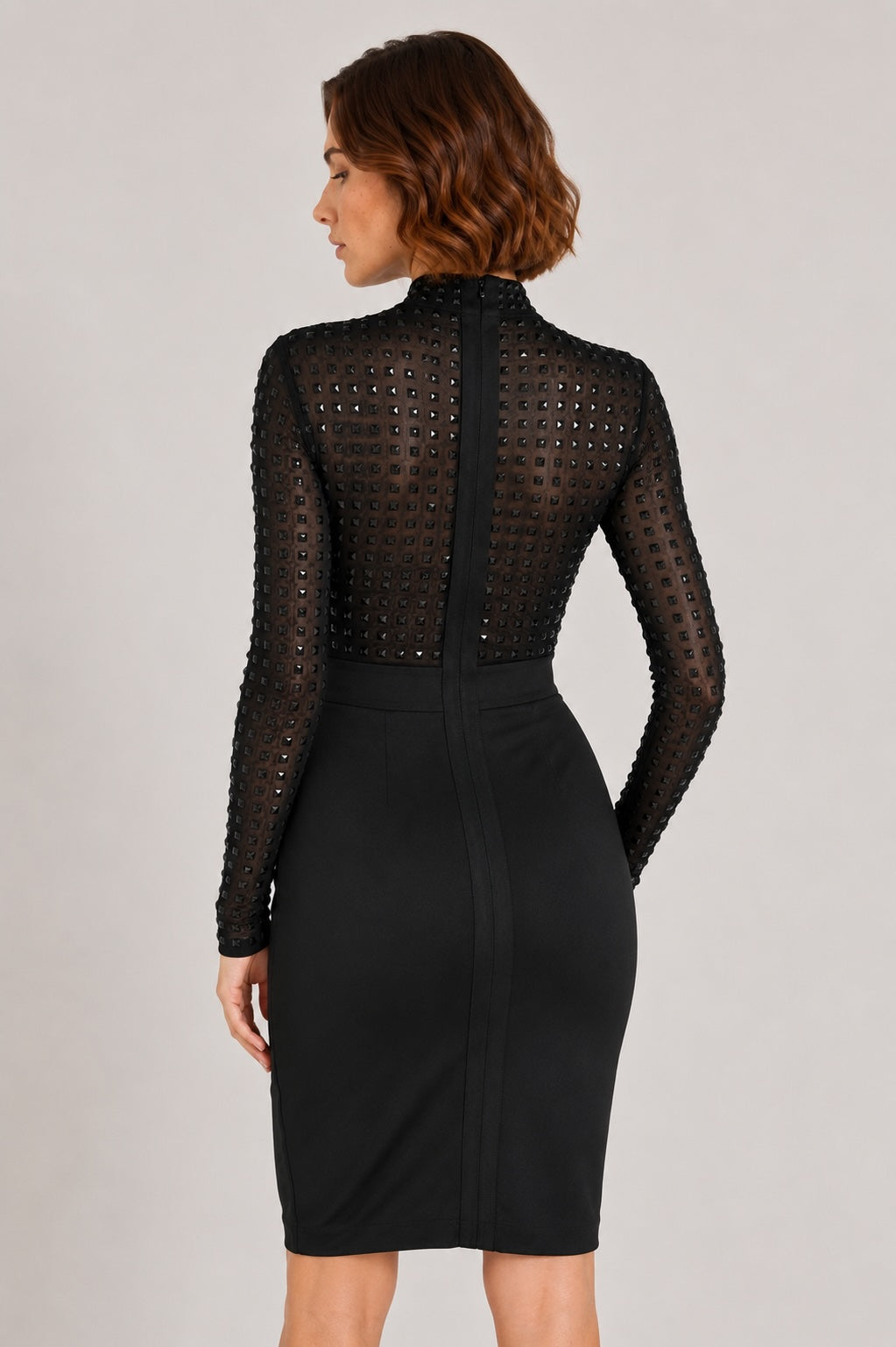 Robe bandage mi-longue noire Dressie Dress avec haut en résille transparente et détails de clous scintillants.