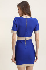 Robe bandage courte à profond décolleté V et manches courtes esprit blazer avec boutons décoratifs | Dressie Dress