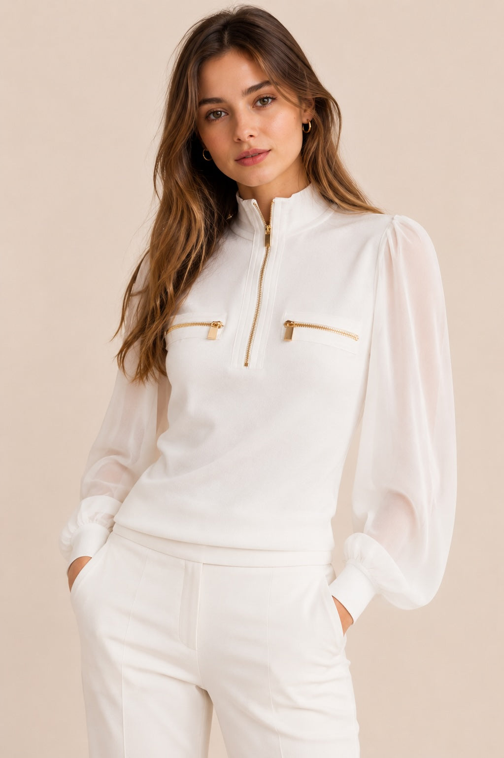 Top ajusté pour femme Dressie Dress, col montant zippé, manches longues en voile, poches poitrine zippées, blanc.