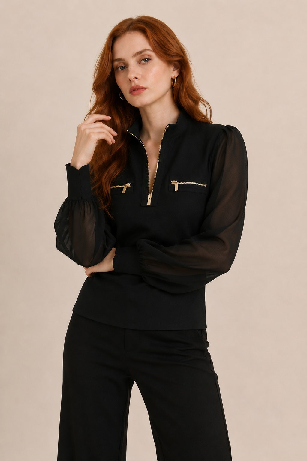 Femme top noir ajusté à col montant zippé, manches longues en voile avec poches poitrine zippées, Dressie Dress