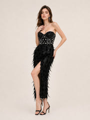 Femme Robe de soirée cristalline avec bustier cœur + ornements strass et plumes taille haute et fente devant – Robe cristallines brillantes | Dressie Dress