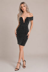Femme Robe moulante midi épaules dénudées avec profond décolleté V et strass carrés all-over – Robe cristalline brillante | Dressie Dress