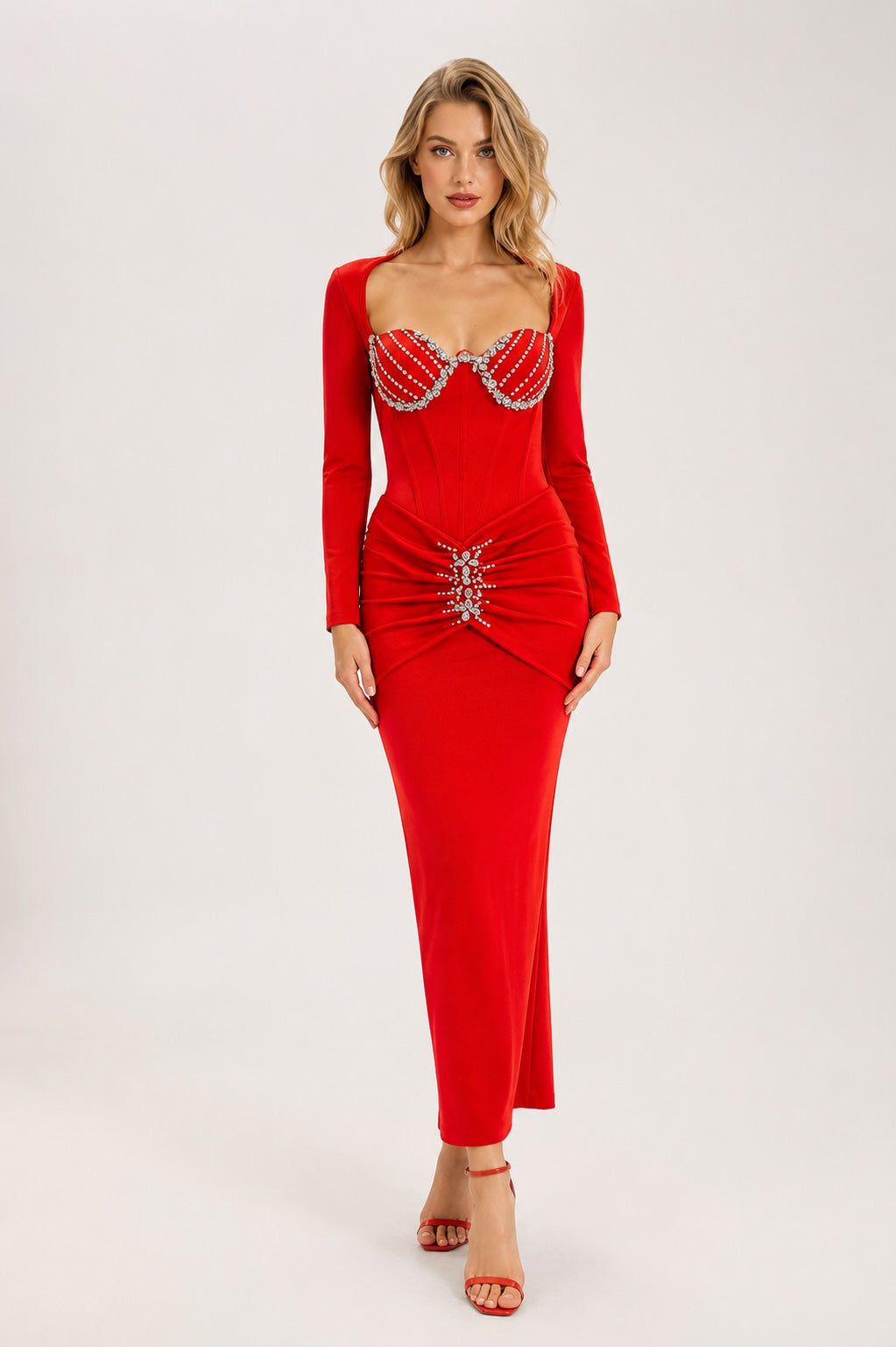 Robe bandage moulante pour femme avec manches longues, bonnets cœur, strass, fronces à la taille et bijou central, élégante Dressie Dress