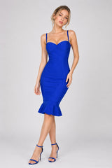 Robe bandage noire Dressie Dress à décolleté en cœur, fines bretelles et ourlet sirène volanté, longueur mi-longue élégante.