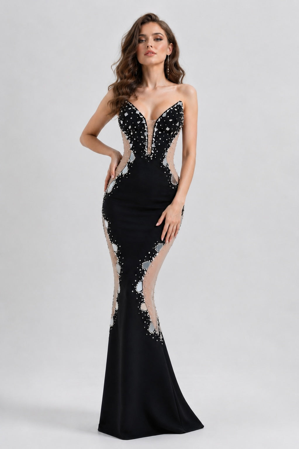 Robe longue sirène femme Dressie Dress en tulle avec bustier décolleté cœur, découpes côtés et strass, style bandage élégant.