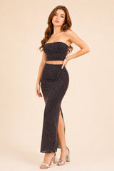 Ensemble de fête 2 pièces Dressie Dress : top bandeau entièrement strassé et jupe longue fendue taille haute, élégant et brillant.