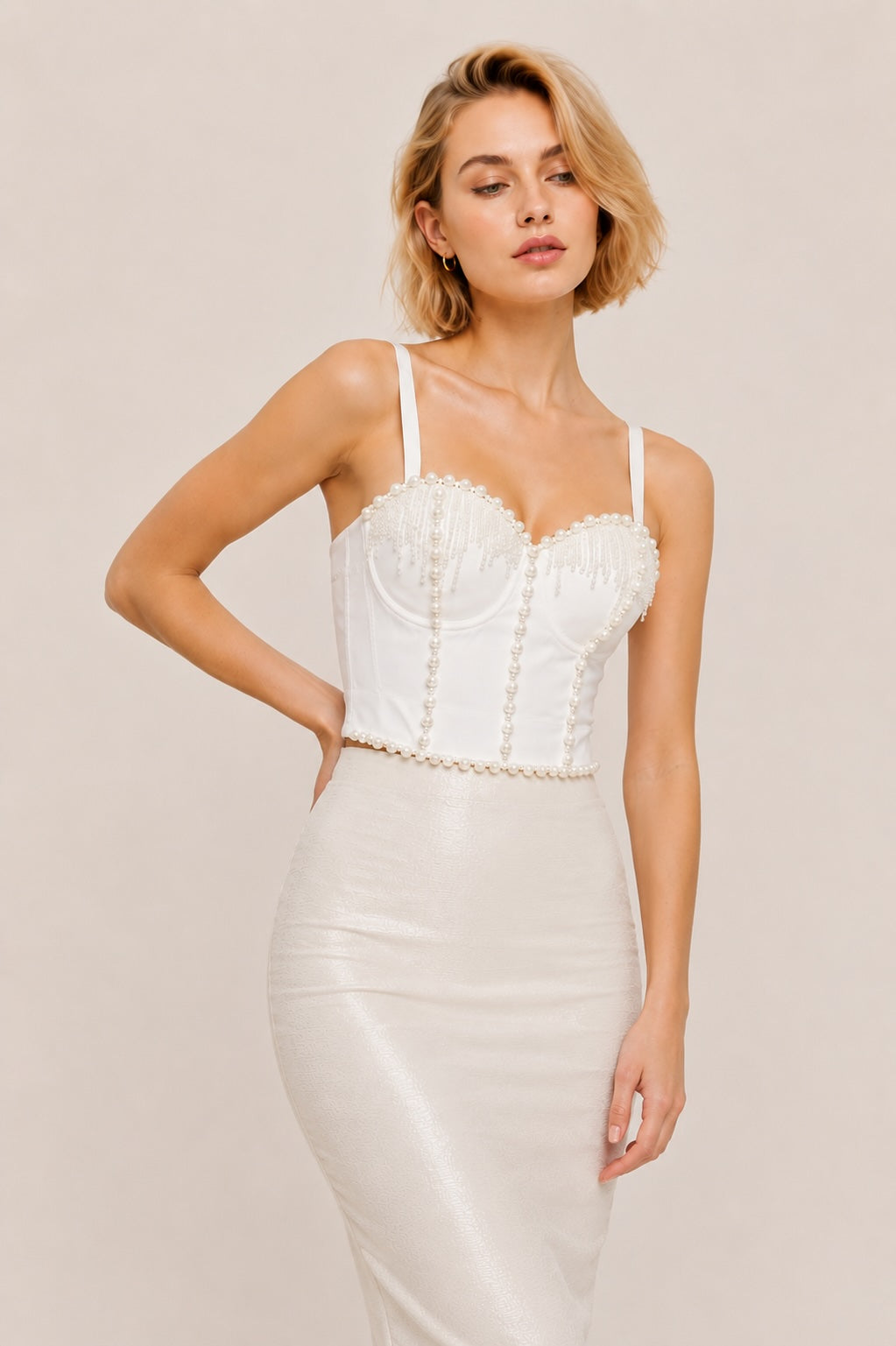 Top bustier femme Dressie Dress avec bretelles, perles, strass et franges scintillantes pour un look sexy et glamour.