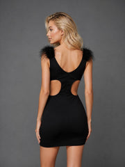 Femme Robe courte moulante avec bretelles à plumes, décolleté V, découpes à la taille et dos ouvert – Idéale pour fête, club et rendez-vous