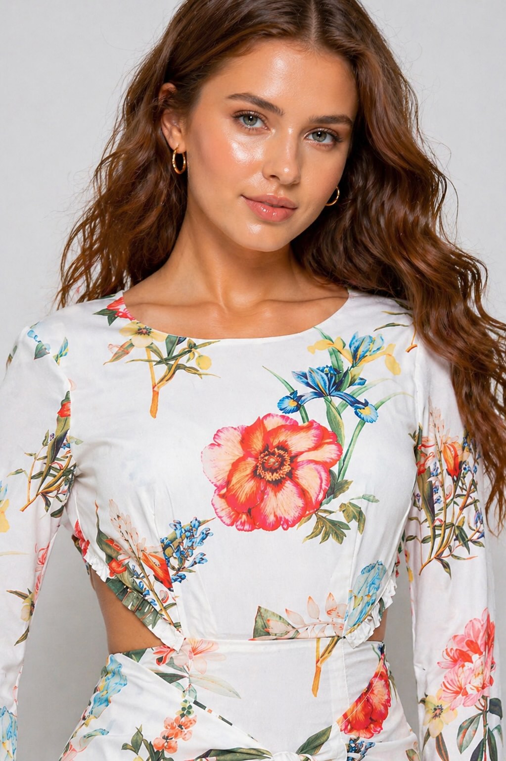 Robe femme imprimée fleurie avec découpes à la taille, jupe portefeuille nouée, manches longues volantées, marque Dressie Dress