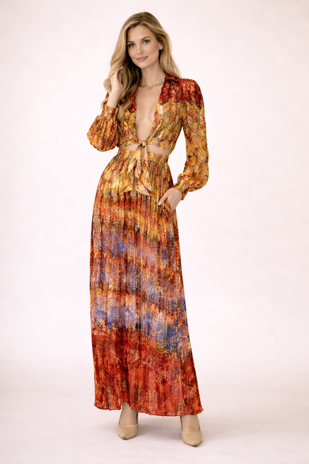 Robe longue femme imprimée style rétro chic avec décolleté profond, nœud devant, taille ajourée et jupe plissée, Dressie Dress