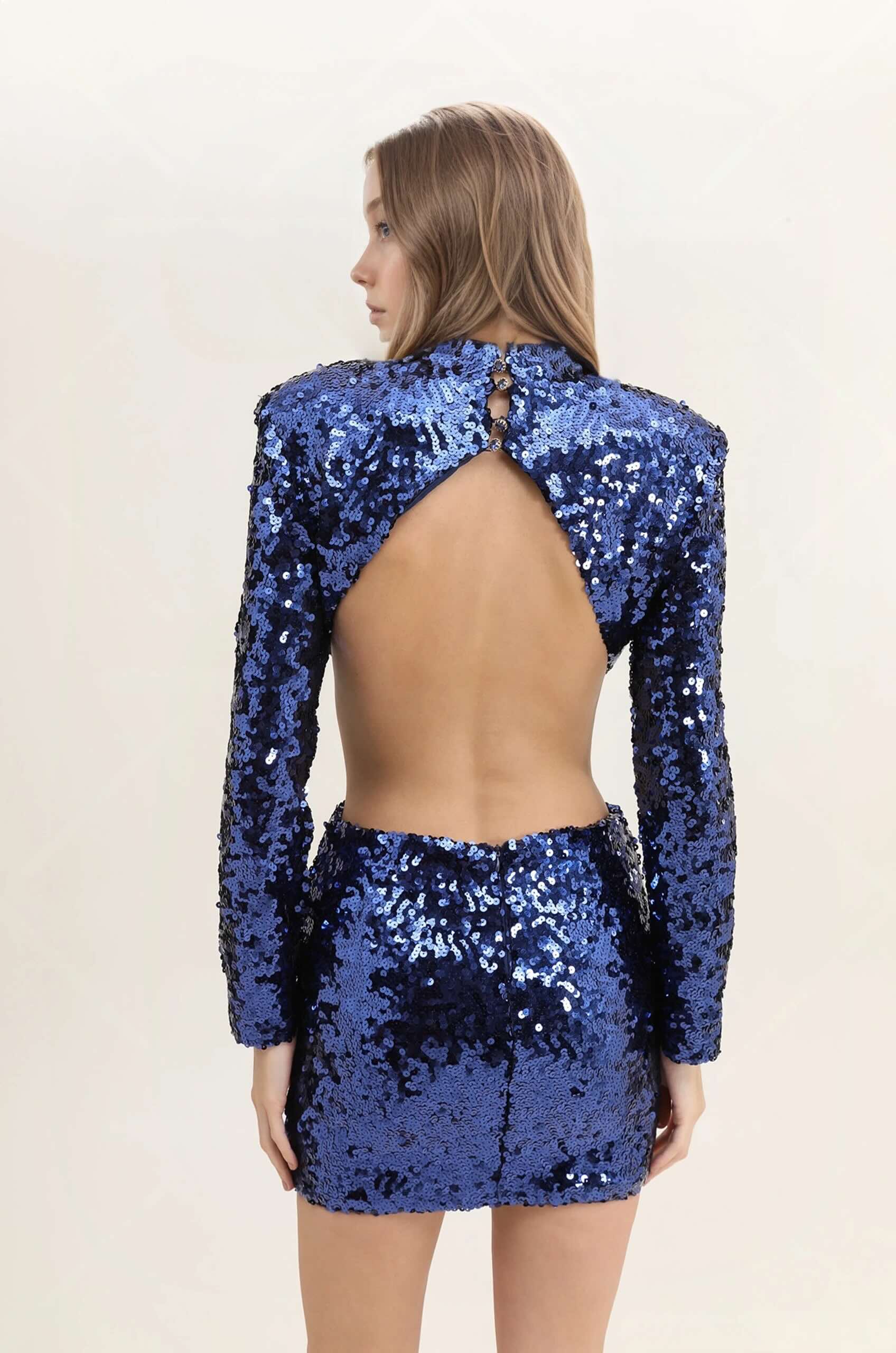 Femme Robe habillée courte à sequins col montant manches longues découpes à la taille et dos nu coupe moulante avec bijou floral | Dressie Dress - Dressie Dress