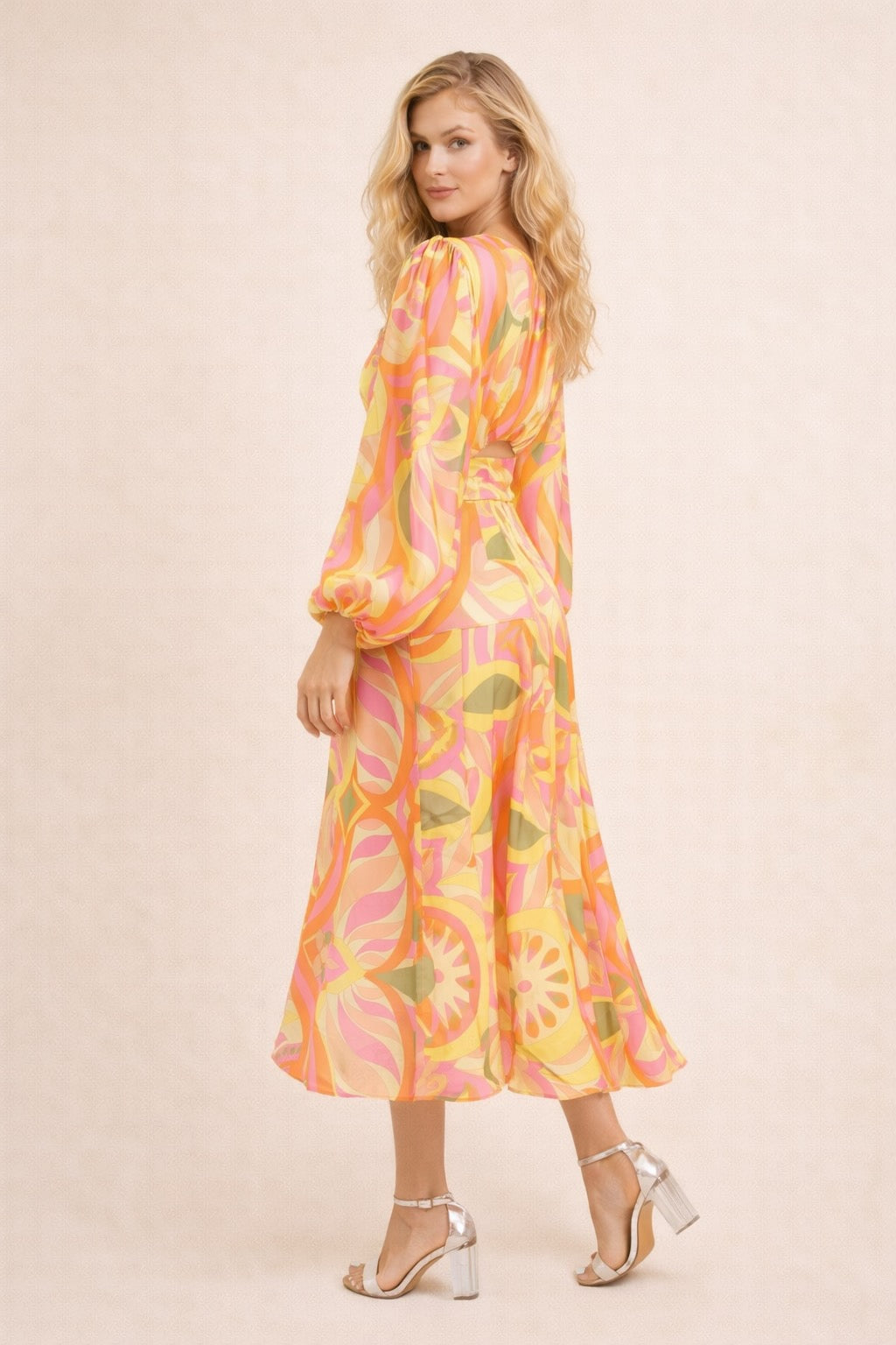 Robe longue imprimée pour femme avec décolleté profond, manches bouffantes, taille haute, style élégant Dressie Dress.