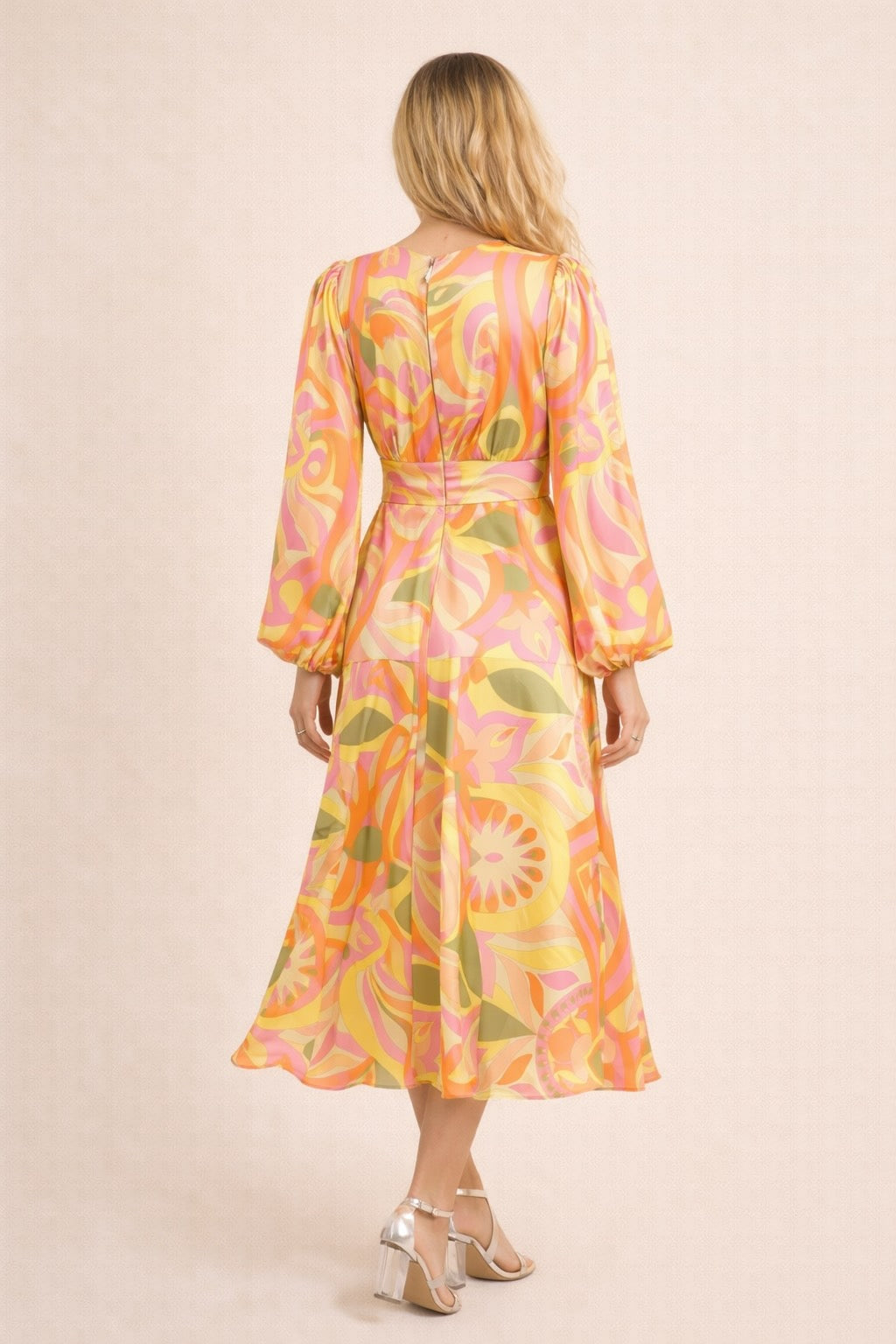 Robe longue imprimée pour femme avec décolleté profond, manches bouffantes et taille haute, élégante Dressie Dress.