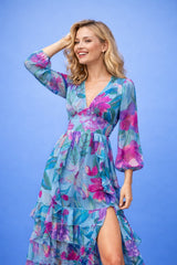 Robe femme imprimée fleurie Dressie Dress avec décolleté V, taille cintrée, jupe à volants, manches longues aériennes, silhouette fluide