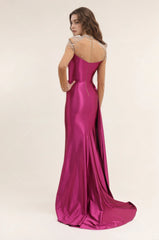 Robes de soirée longue sirène gainante avec col montant et manches longues en tulle illusion strassé buste asymétrique en satin et drapé à la taille avec pan traînant | Dressie Dress