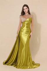 Robes de soirée longue sirène gainante avec col montant et manches longues en tulle illusion strassé buste asymétrique en satin et drapé à la taille avec pan traînant | Dressie Dress