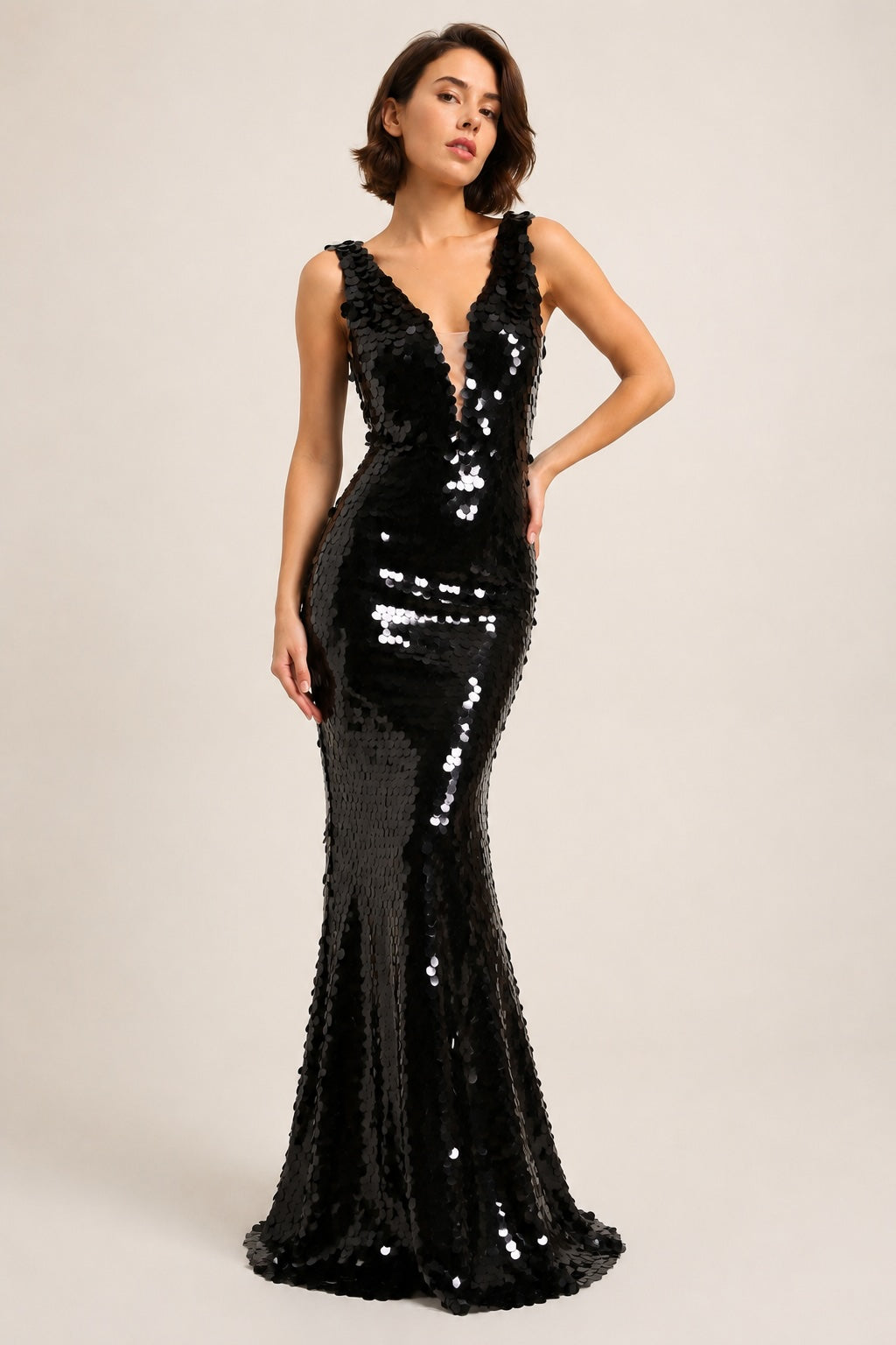 Robe de soirée longue moulante noire avec sequins, décolleté V profond et empiècement en tulle nude, coupe sirène, Dressie Dress