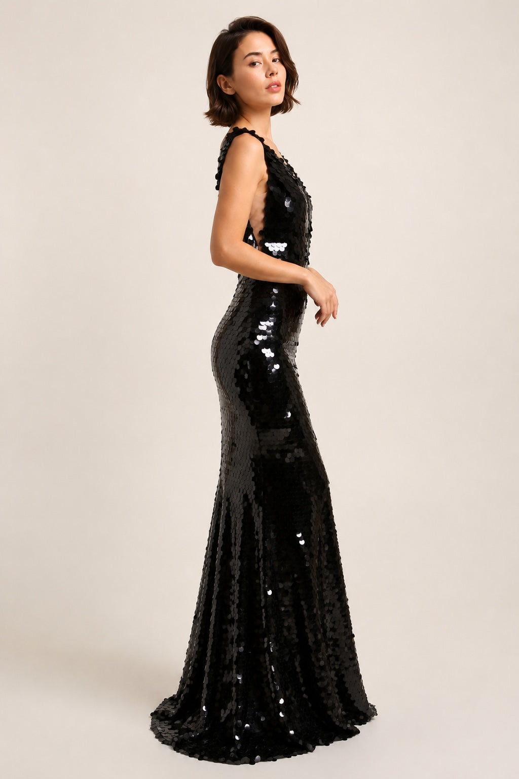 Robe de soirée longue moulante noire Dressie Dress avec sequins, décolleté en V profond et empiècement en tulle nude, coupe sirène