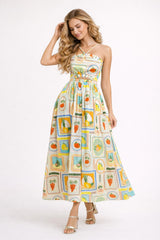 Robe femme imprimée à fines bretelles croisées, découpe à la taille, jupe midi évasée, look romantique et féminin par Dressie Dress
