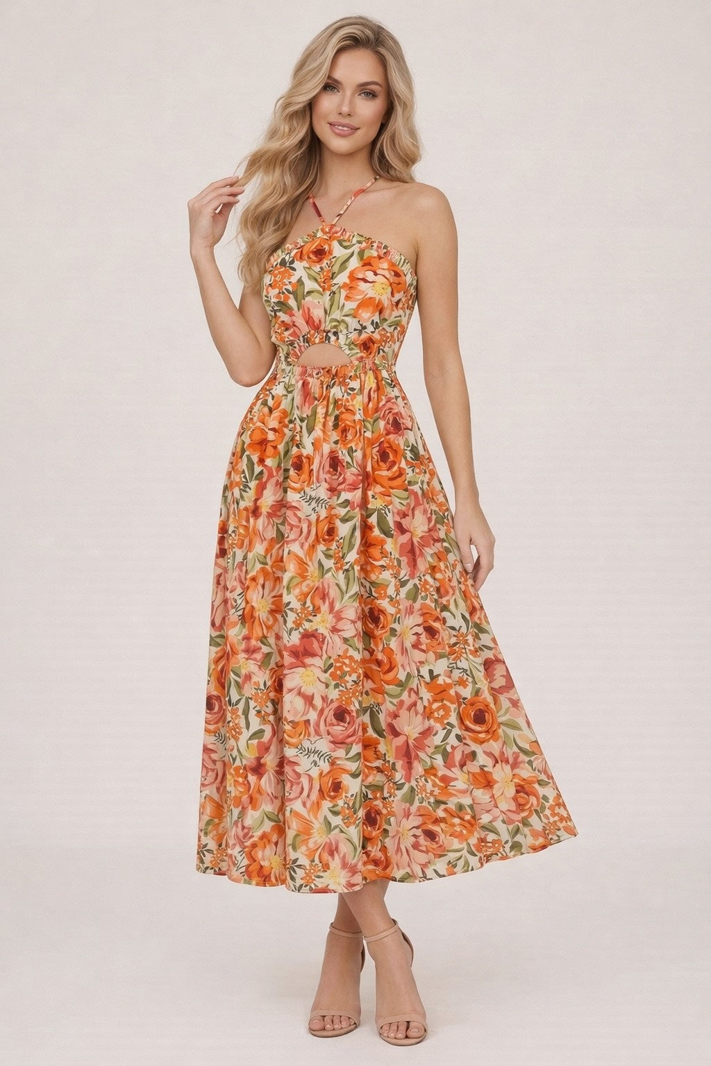 Robe femme imprimée à fines bretelles croisées, découpe à la taille et jupe midi évasée, marque Dressie Dress, look romantique.