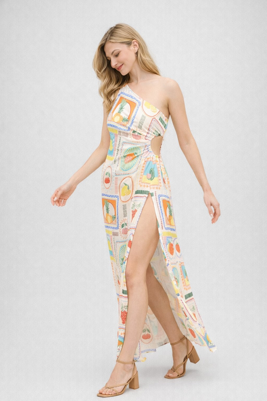 Robe longue d'été pour femme, Dressie Dress, imprimée, asymétrique à une épaule, découpe à la taille, fente haute, coupe ajustée.