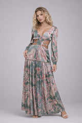 Robe longue imprimée à décolleté V plongeant découpes à la taille avec liens taille élastiquée manches longues et jupe à volants | Dressie Dress