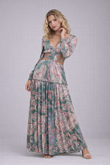 Robe longue imprimée à décolleté V plongeant découpes à la taille avec liens taille élastiquée manches longues et jupe à volants | Dressie Dress