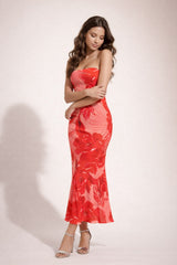 Robe longue moulante femme Dressie Dress avec encolure bandeau imprimée, taille marquée, bas sirène et détail foulard.
