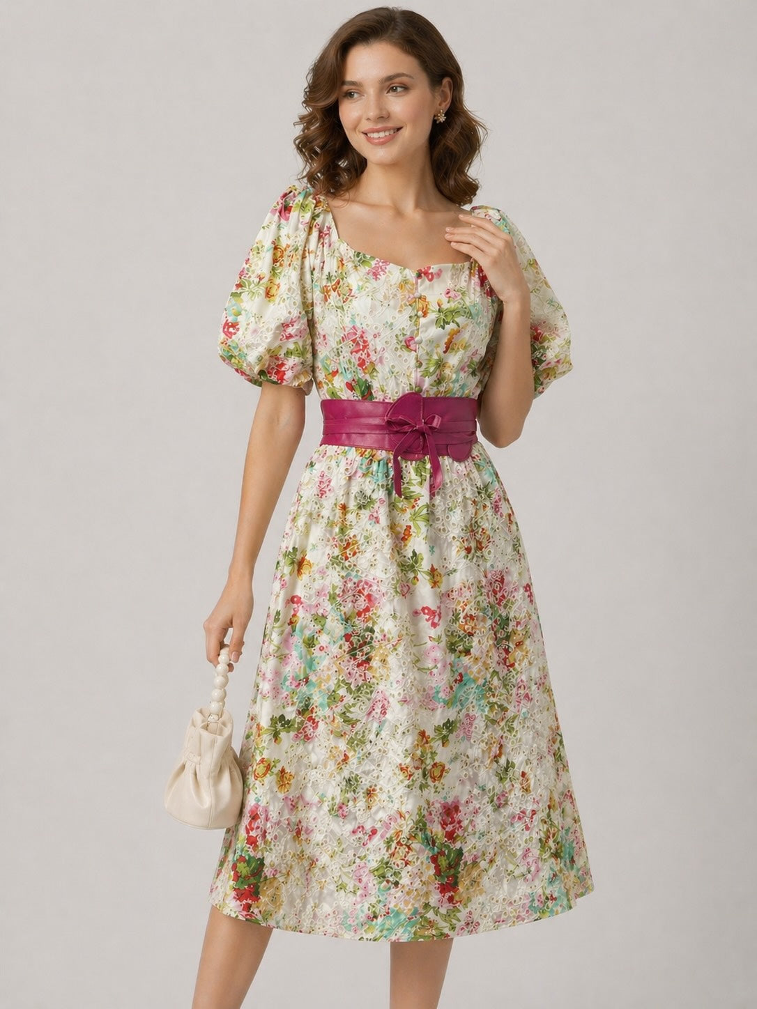 Robe fleurie brodée pour femme avec manches bouffantes, boutons devant et large ceinture à nouer, par Dressie Dress