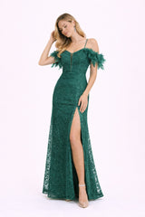 Robes de soirée longue moulante avec épaules dénudées et plumes dentelle brodée à sequins fente haute bretelles fines et empiècement tulle en V | Dressie Dress