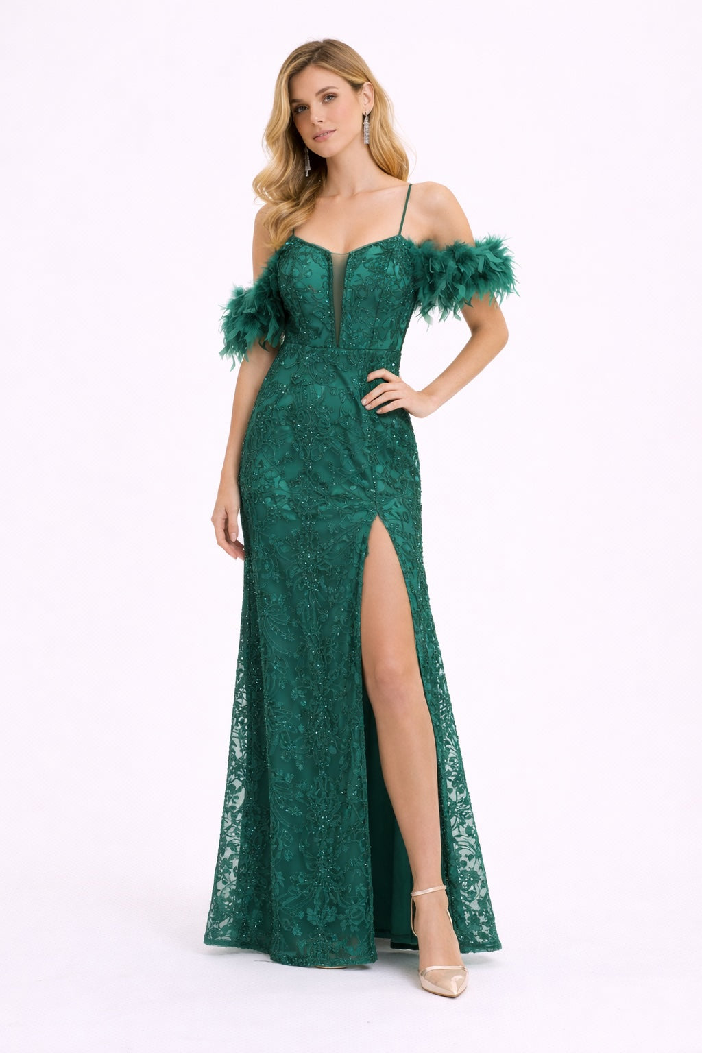 Robes de soirée longue moulante avec épaules dénudées et plumes dentelle brodée à sequins fente haute bretelles fines et empiècement tulle en V | Dressie Dress