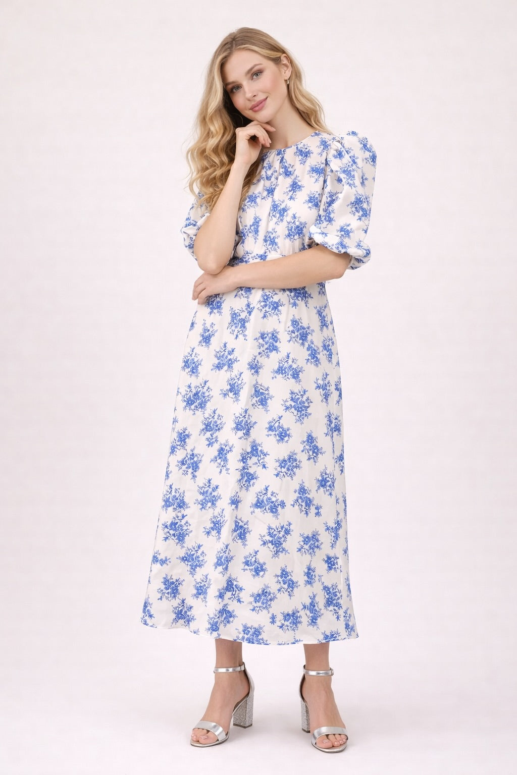 Robe femme imprimée fleurie à col rond, manches bouffantes, taille ceinturée, robe midi évasée, marque Dressie Dress.