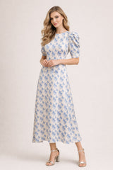 Robe femme imprimée fleurie Dressie Dress avec col rond, manches courtes bouffantes et taille cintrée, robe midi évasée élégante.
