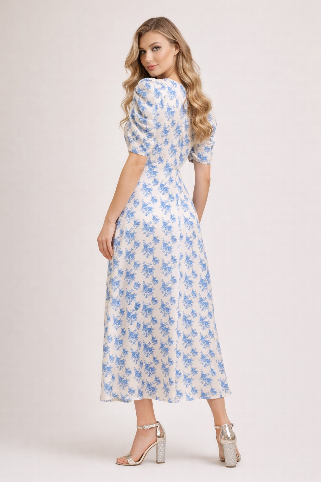Robe femme imprimée fleurie Dressie Dress, col rond, manches courtes bouffantes, taille cintrée, robe midi évasée élégante.