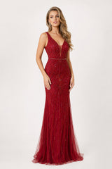 Robe de soirée longue sirène rouge pour femme avec décolleté en V, tulle illusion perlé et taille marquée, élégante et glamour.