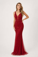 Robe de soirée longue sirène rouge pour femme, moulante avec décolleté en V, tulle illusion perlé et taille cintrée.