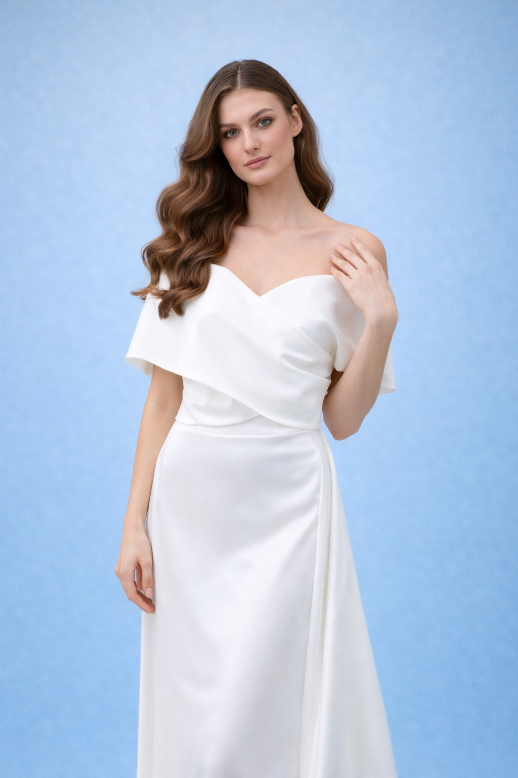 Mariée Robe de mariage style français avec encolure bardot et large drapé effet cape coupe sirène/colonne et traîne | Dressie Dress - Dressie Dress