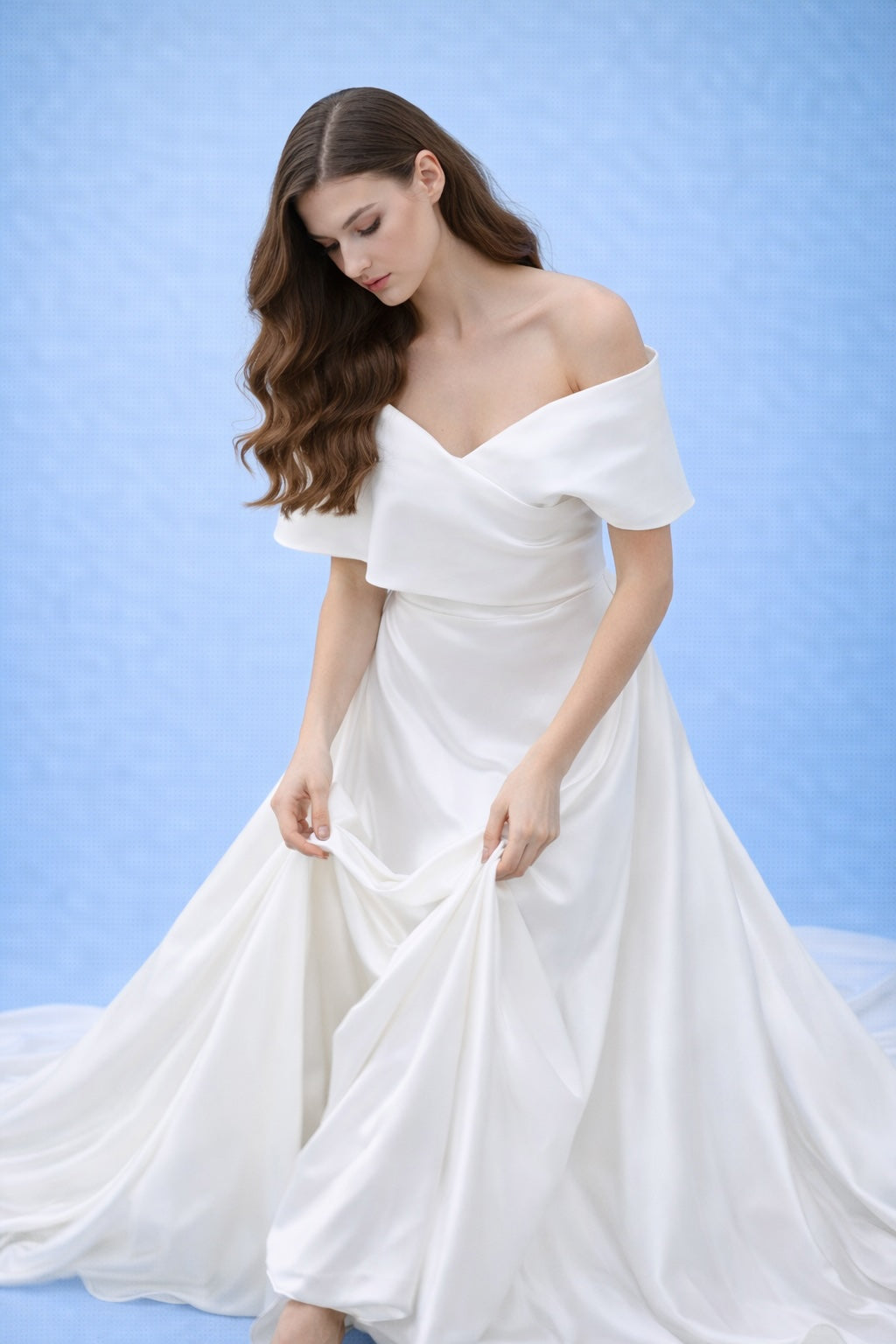 Mariée Robe de mariage style français avec encolure bardot et large drapé effet cape coupe sirène/colonne et traîne | Dressie Dress - Dressie Dress