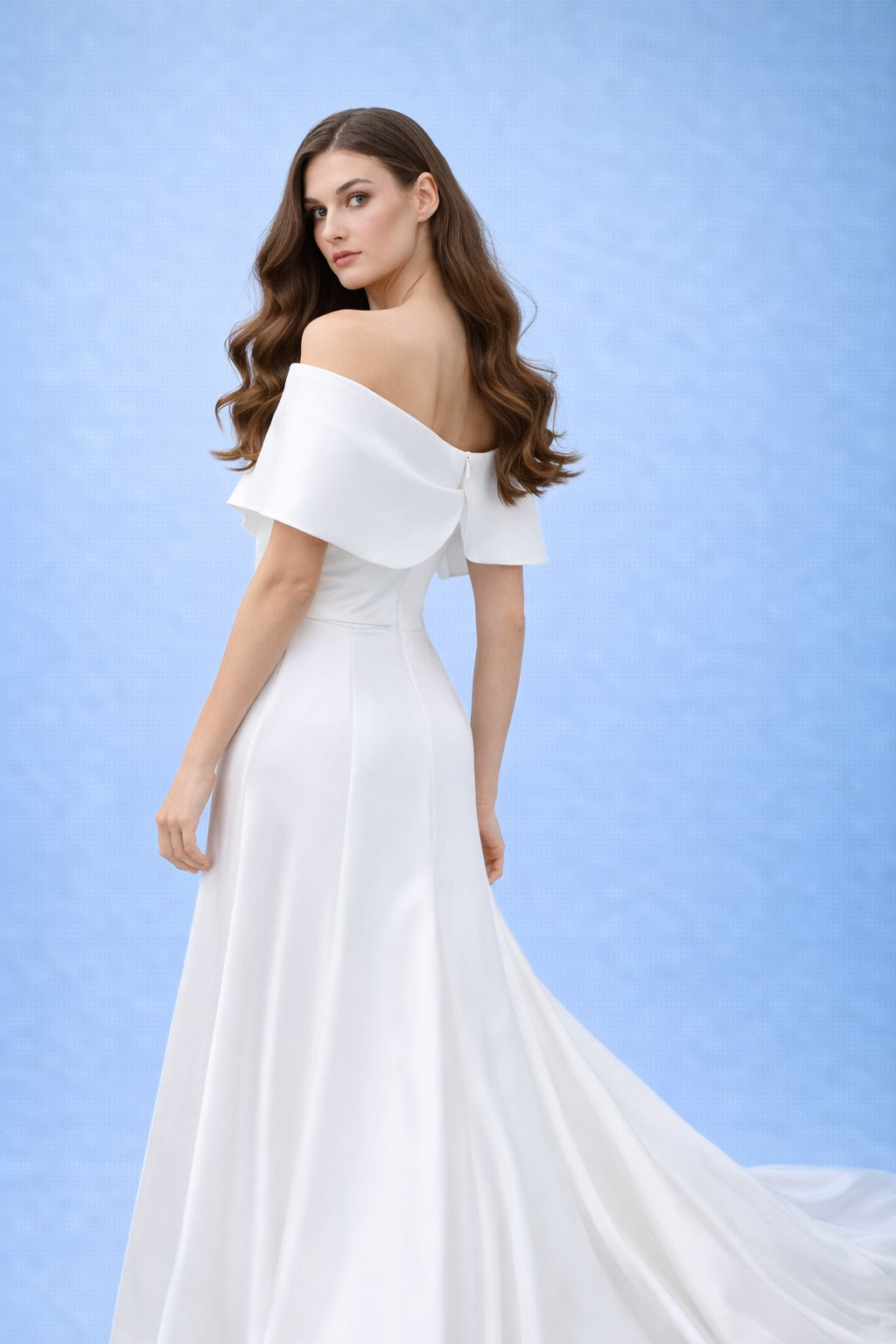Mariée Robe de mariage style français avec encolure bardot et large drapé effet cape coupe sirène/colonne et traîne | Dressie Dress - Dressie Dress