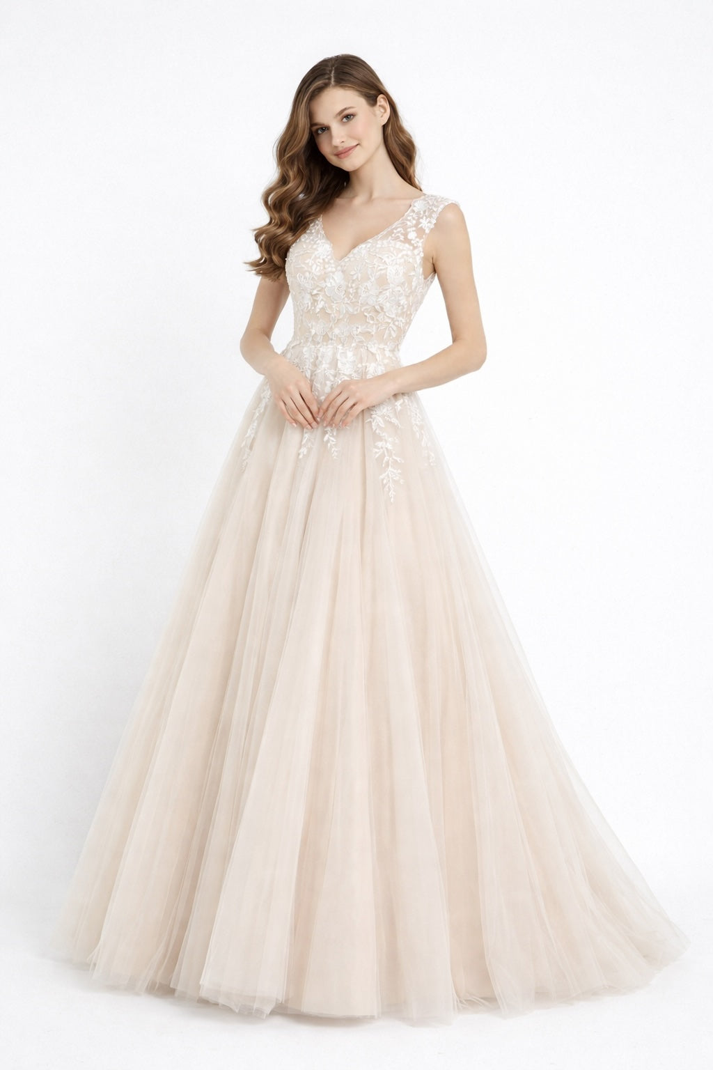Robe de mariage Dressie Dress à col V avec fleurs brodées en relief, jupe en tulle ample et traîne légère, look romantique