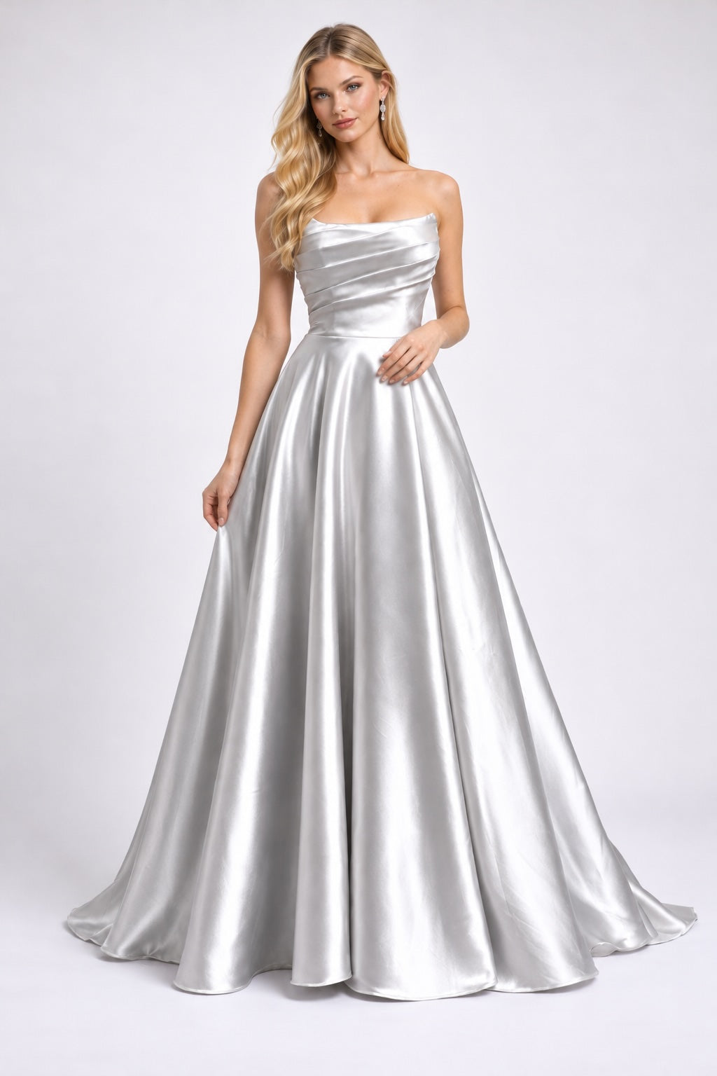 Robe de soirée satinée bustier Dressie Dress, drapée, jupe volumineuse avec fente élégante, pour fêtes et événements sophistiqués.