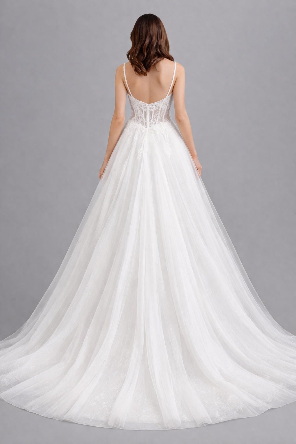 Robe de mariage Dressie avec fines bretelles, corsage transparent brodé fleurs en relief et grande jupe à traîne, élégante pour cérémonie