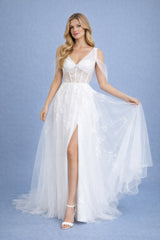 Robes de mariage – Décolleté V corsage illusion effet corset avec dentelle manches tulle drapées fente devant jupe A-line fluide avec traîne – Élégance moderne | Dressie Dress