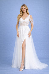 Robes de mariage – Décolleté V corsage illusion effet corset avec dentelle manches tulle drapées fente devant jupe A-line fluide avec traîne – Élégance moderne | Dressie Dress