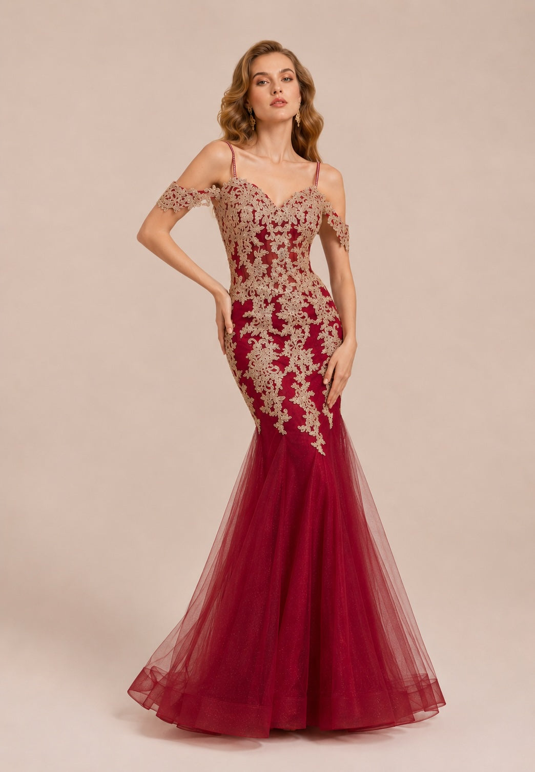 Robe de soirée sirène pour femme Dressie Dress à bretelles, décolleté en cœur, dentelle brodée et bas en tulle scintillant.