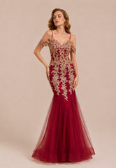 Robe de soirée sirène pour femme, bretelles fines, épaules dénudées, dentelle brodée, décolleté en cœur, tulle scintillant.