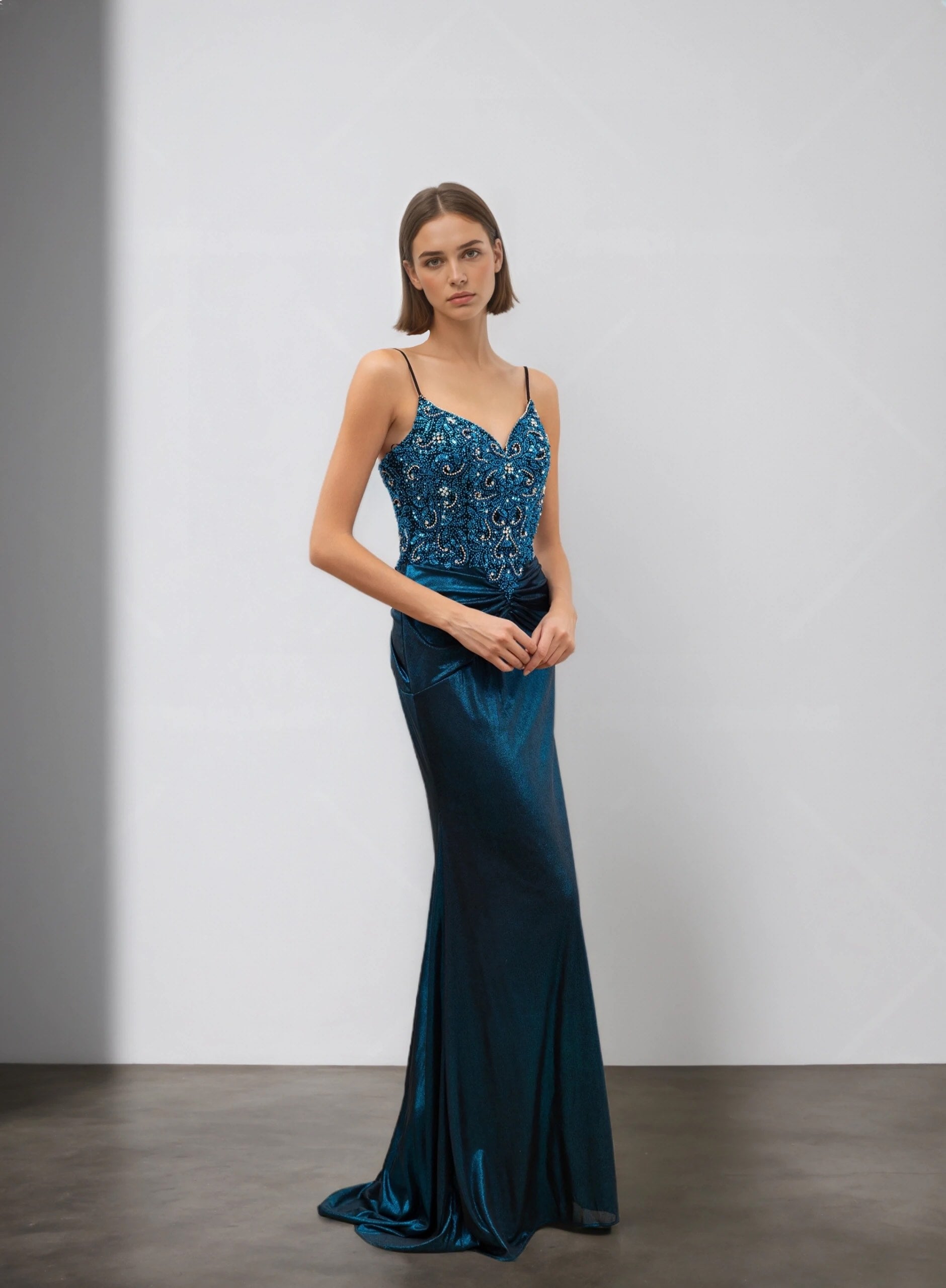 Femme Robes de soirée sirène à fines bretelles et décolleté V corsage entièrement orné de perles/strass drapé croisé à la taille | Dressie Dress - Dressie Dress