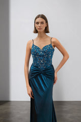 Femme Robes de soirée sirène à fines bretelles et décolleté V corsage entièrement orné de perles/strass drapé croisé à la taille | Dressie Dress - Dressie Dress